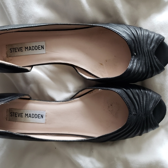 Steve Madden Shoes - Steve Madden leather kitten heeled shoes